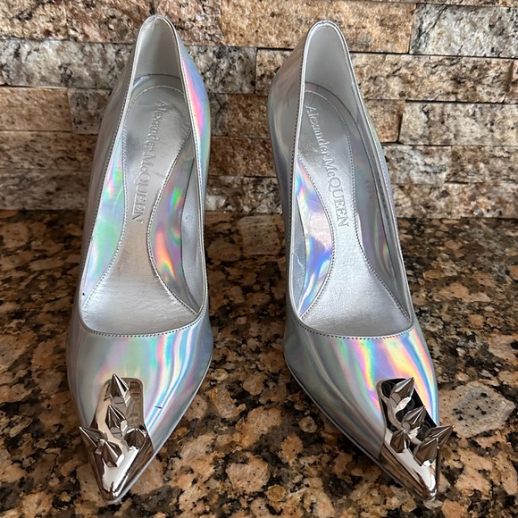 ALEXANDER MCQUEEN Punk Stud Holographic Pump - Picture 2 of 12